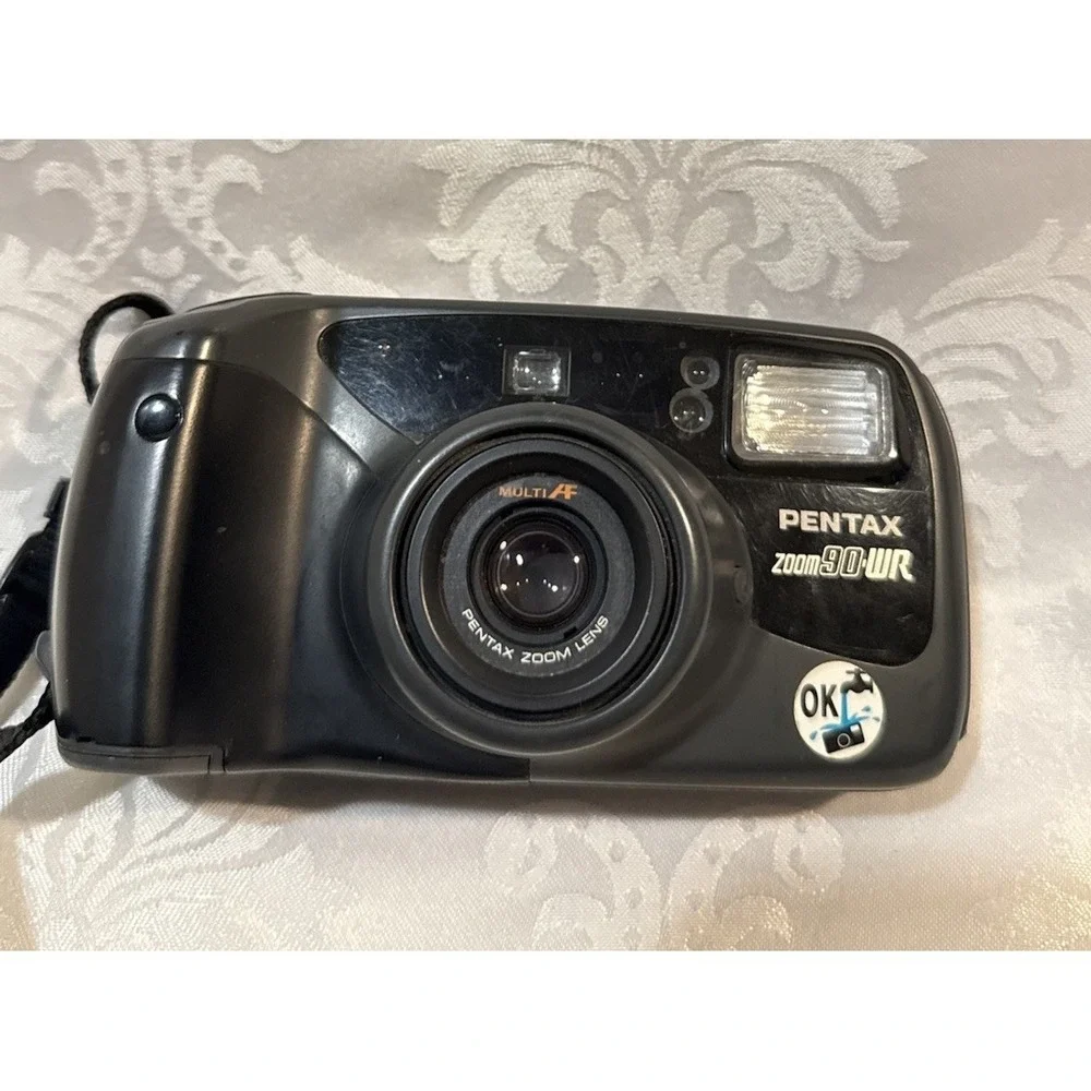 Pentax IQZoom 90WR 35mm Point & Shoot Film Camera Not Tested